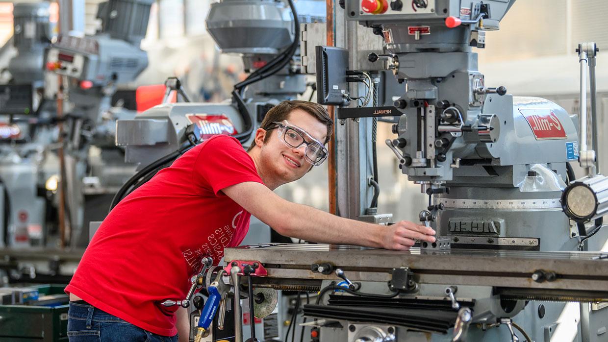 Student in manufacturing lab